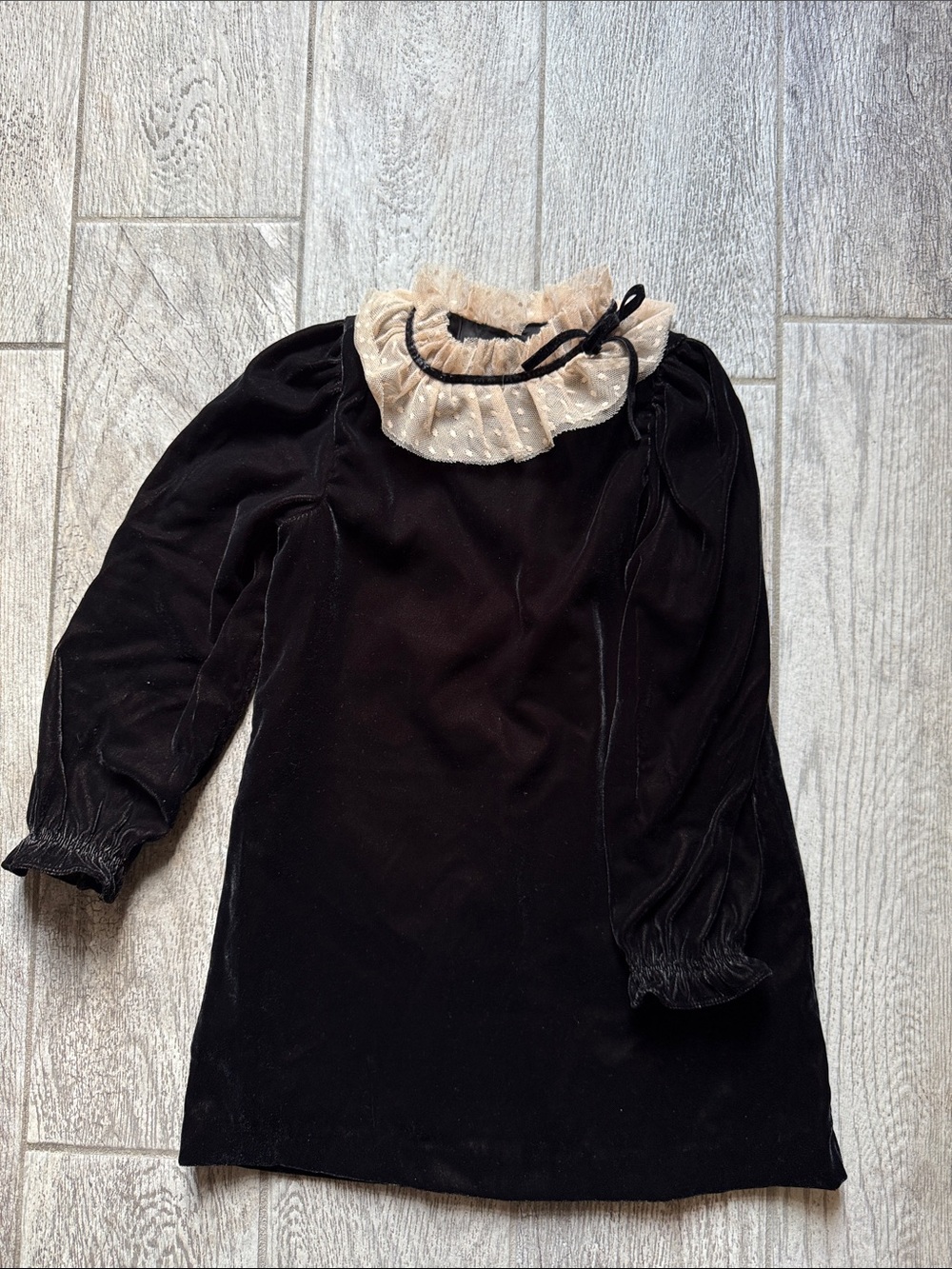 EUC -Janie and JackBlack Velvet Dress with Ivory Ruffled Collar